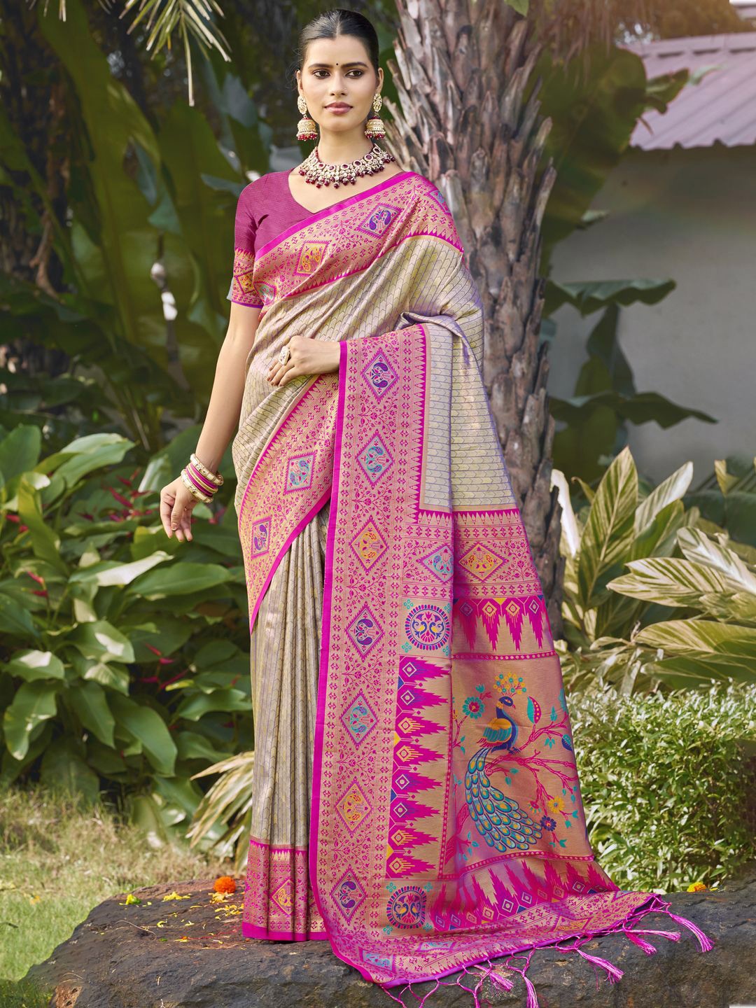 

SANGAM PRINTS Woven Design Zari Handloom Tussar Saree, Grey