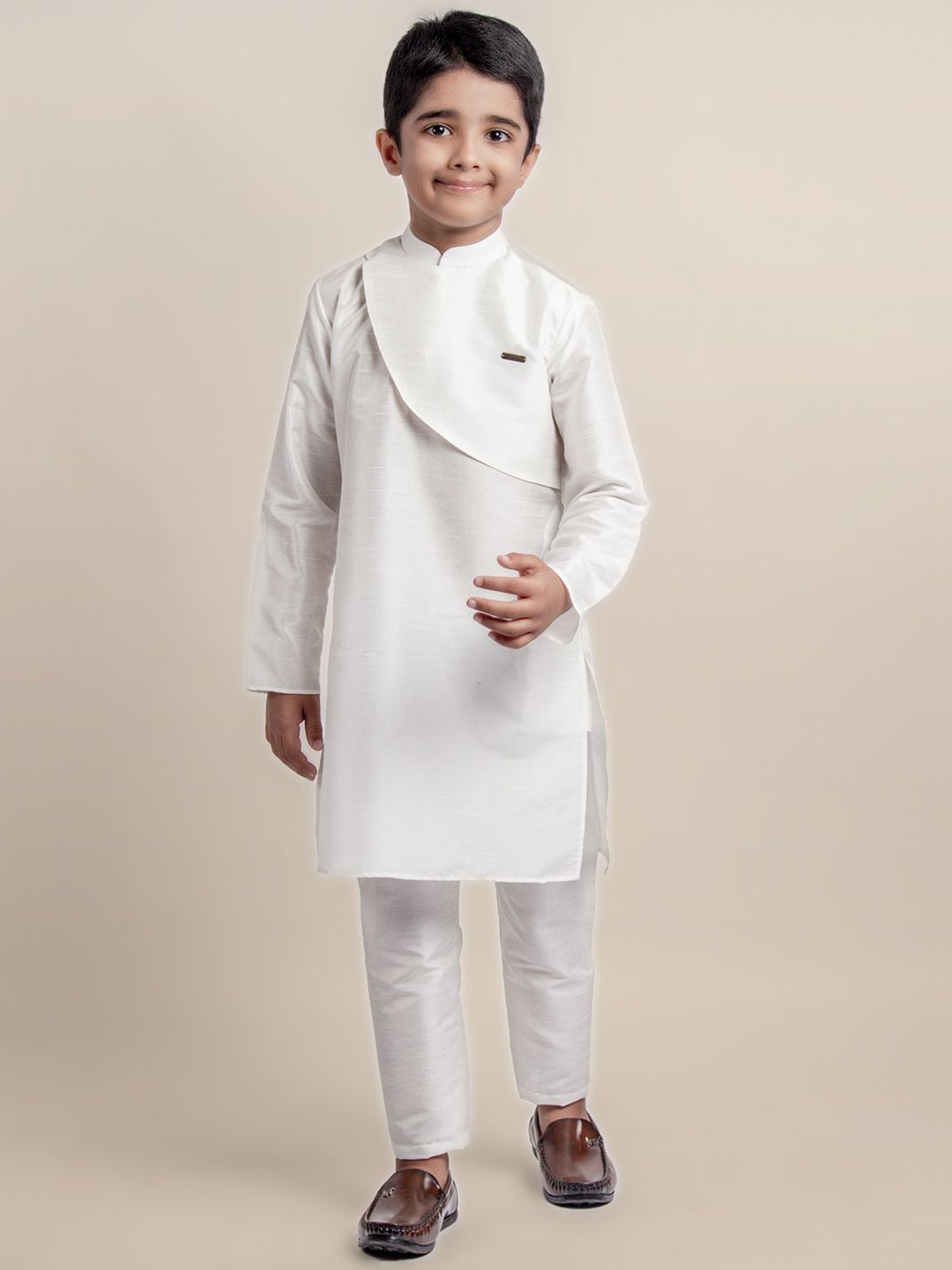 

DEVOILER Boys Ethnic Motifs Panelled Dupion Silk Kurta with Pyjamas, White