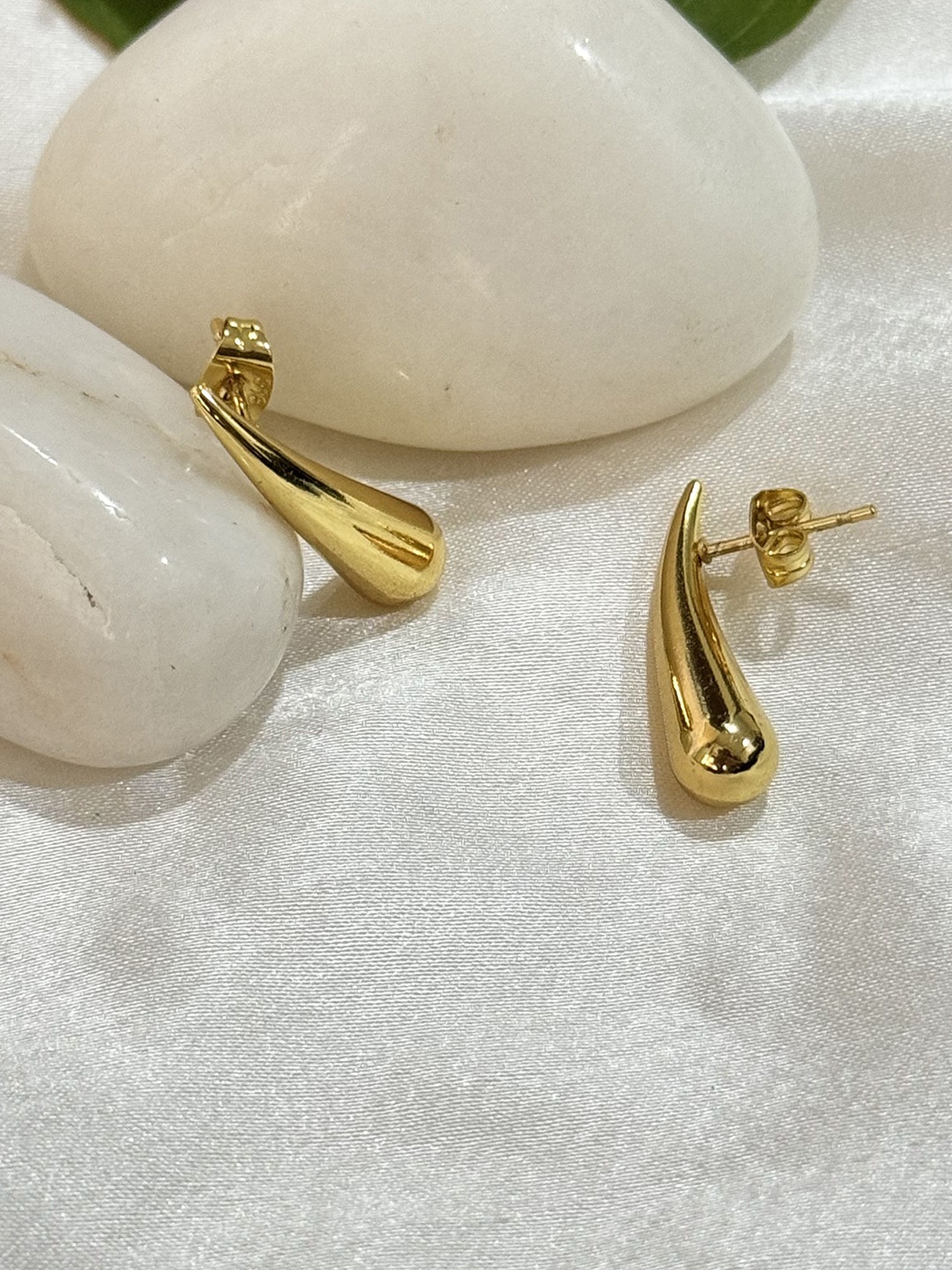

The Jewellery Tale Contemporary Studs Earrings, Gold