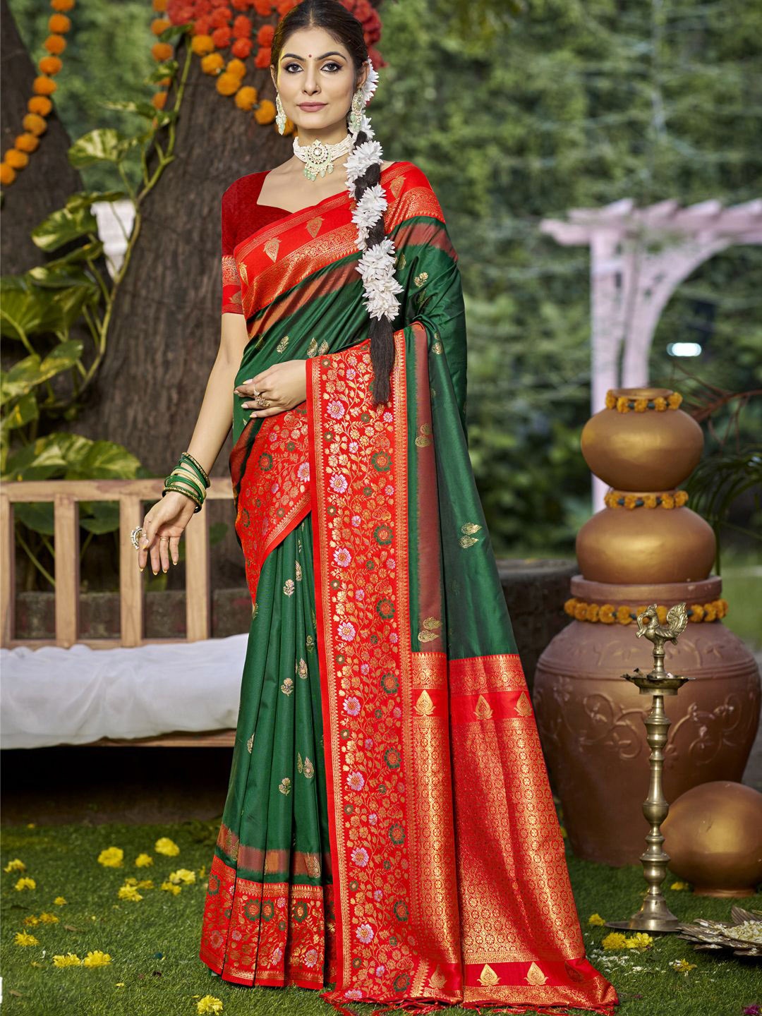 

SANGAM PRINTS Ethnic Motifs Zari Tussar Saree, Green
