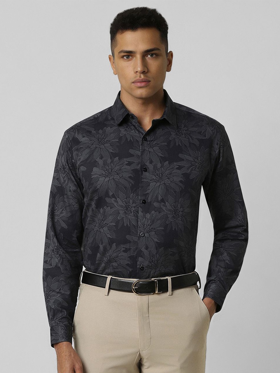 

V Dot Men Slim Fit Floral Opaque Printed Party Shirt, Black