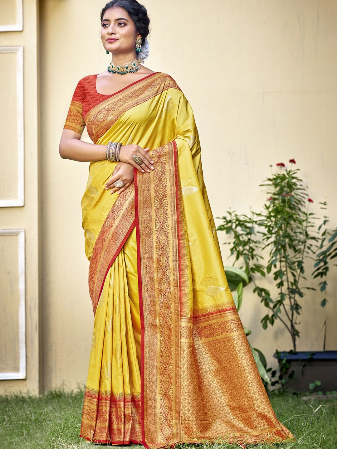 

SANGAM PRINTS Woven Design Zari Tussar Saree, Yellow