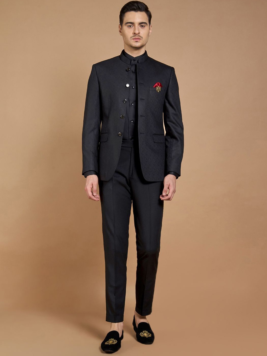 

Neumen Men Self-Design Bandhgala Sherwani Set, Black