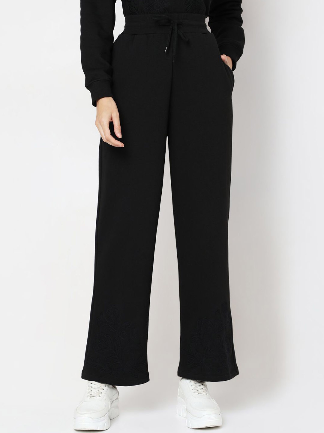 

Vero Moda Women Cotton Straight Fit High-Rise Culottes Trousers, Black