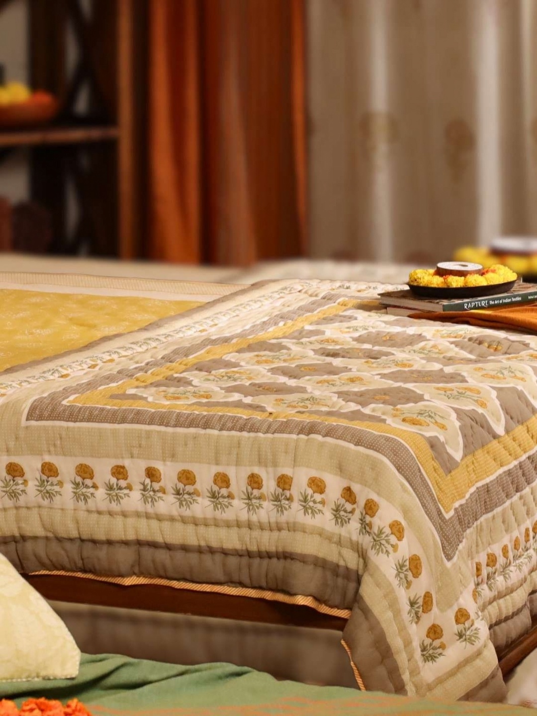 

Peepul Tree Taupe & Brown Floral Printed Cotton 300 GSM Single Bed Quilt