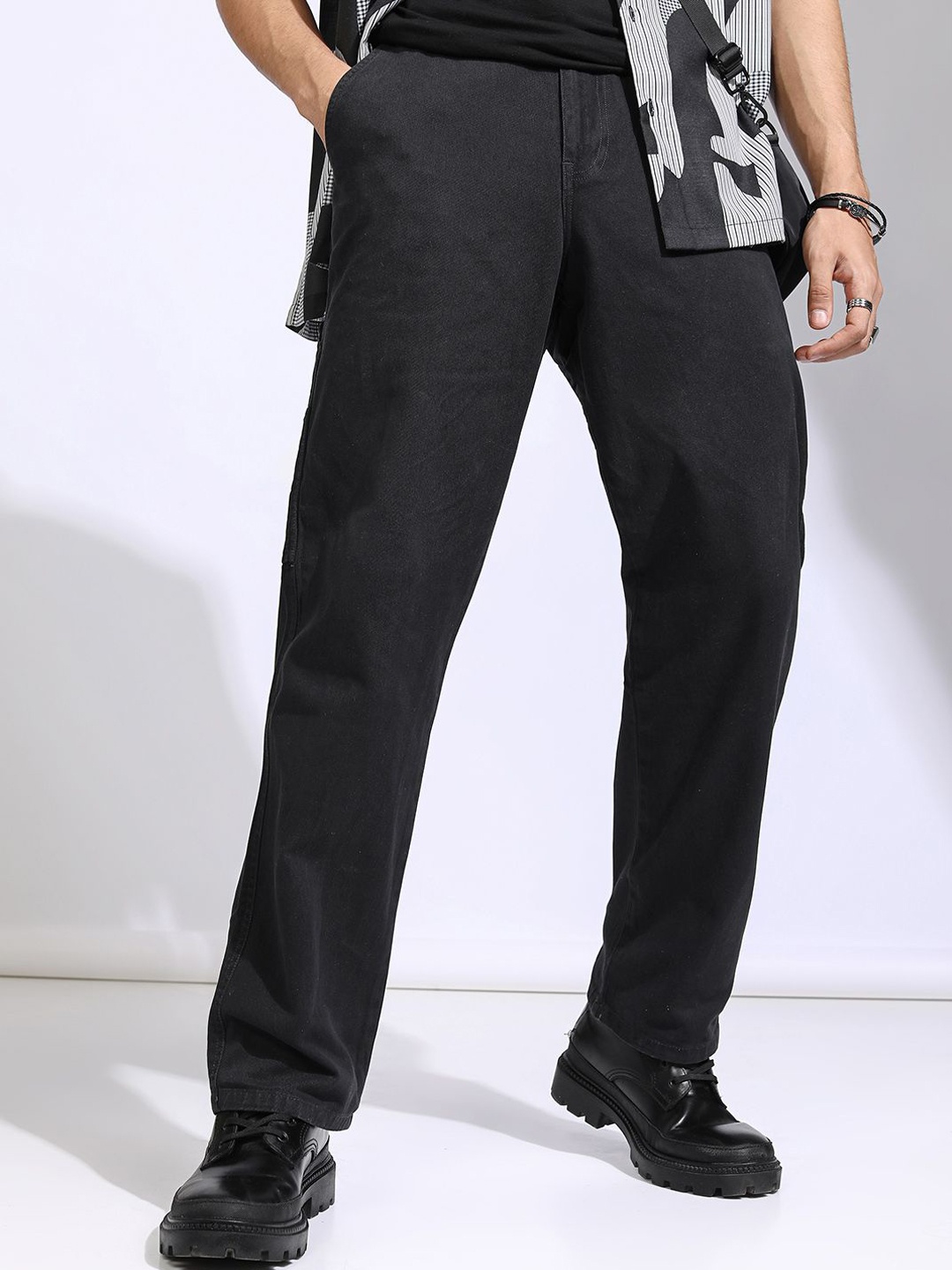 

HIGHLANDER Men Cotton Mid-Rise Straight Fit Cargo Trousers, Black