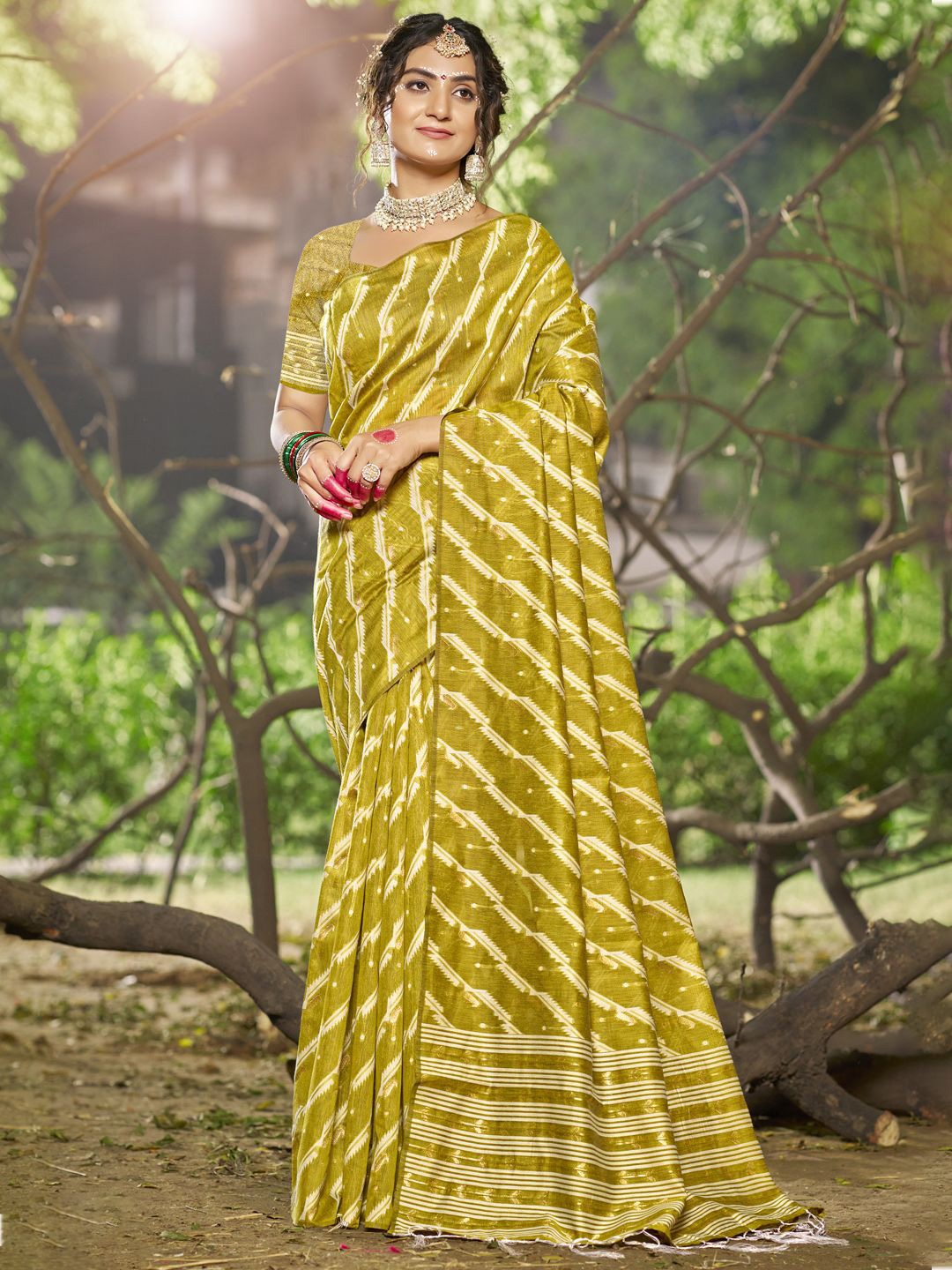 

SANGAM PRINTS Woven Design Zari Handloom Tussar Saree, Olive