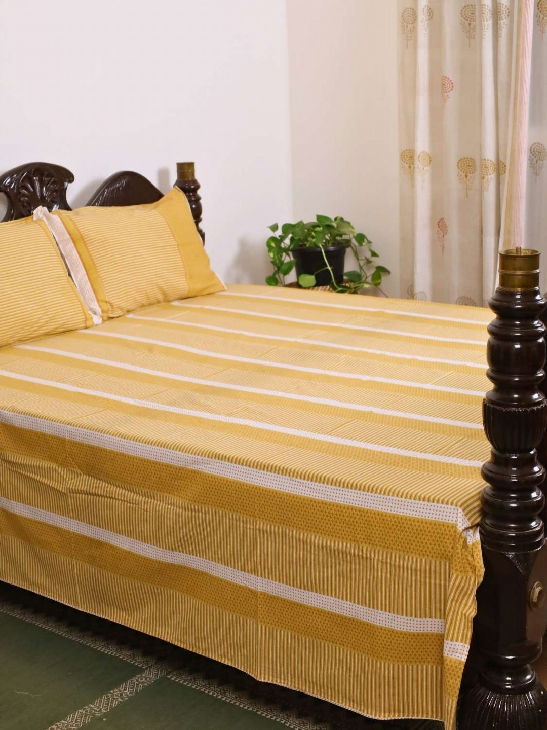 

Peepul Tree Mustard & White Floral 300 TC Queen Bedsheet with 2 Pillow Covers
