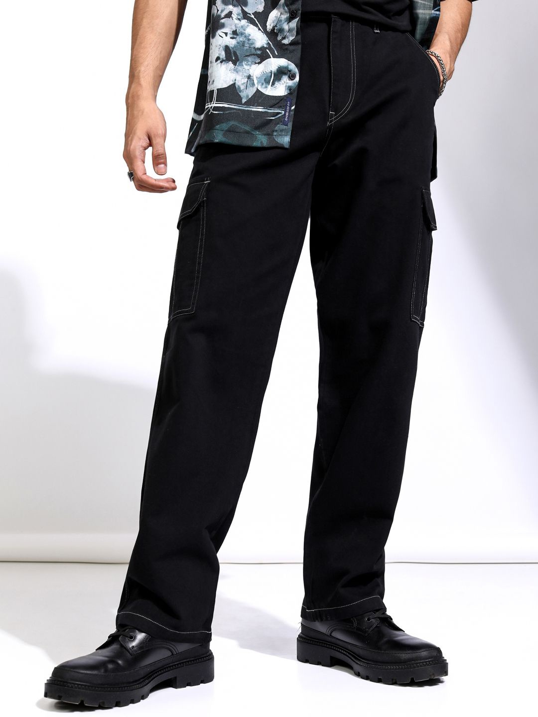 

HIGHLANDER Men Cotton Straight Fit Cargo Trousers, Black