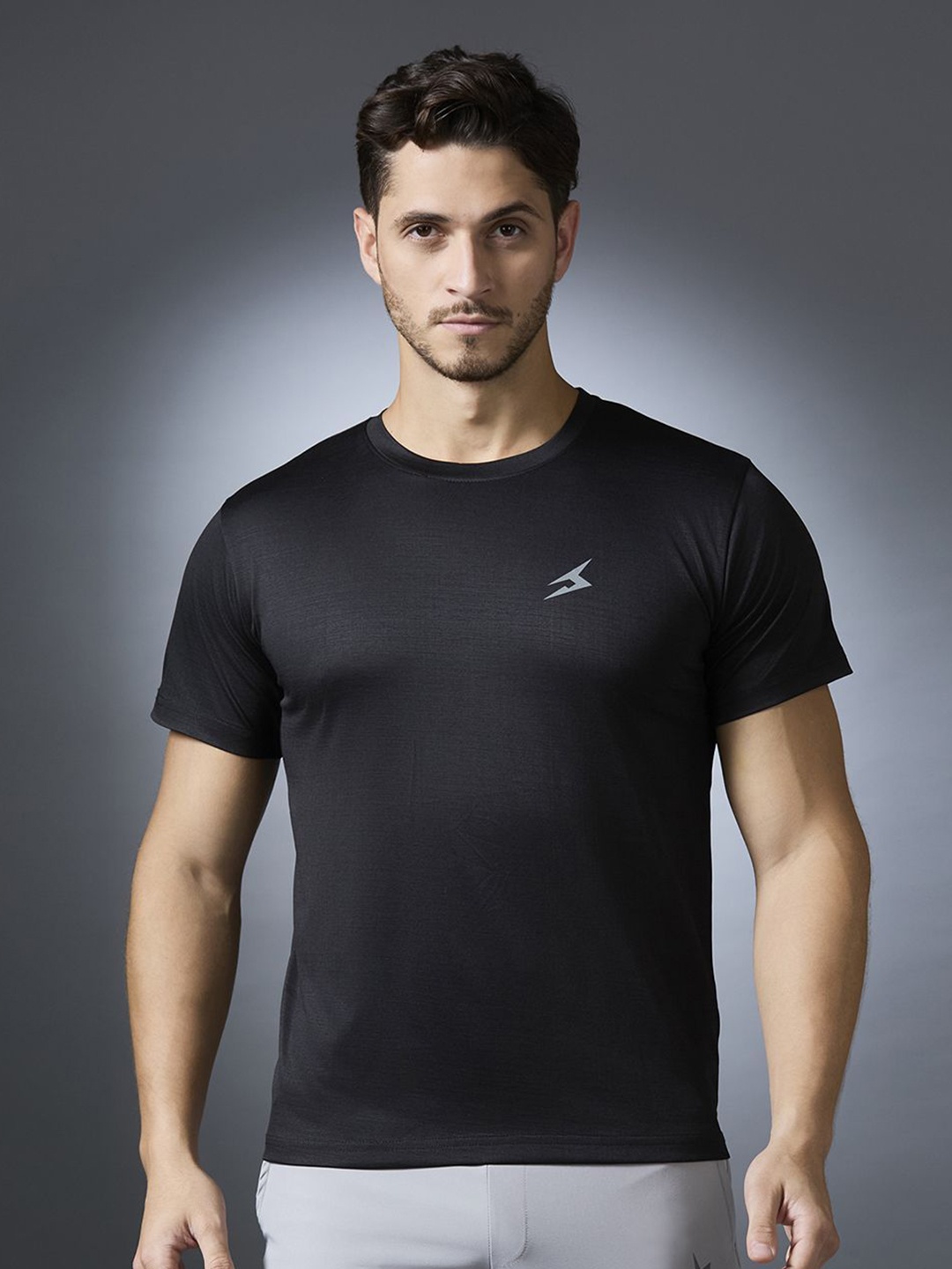 

Hardik Pandya Men Brand Logo Applique T-shirt, Black