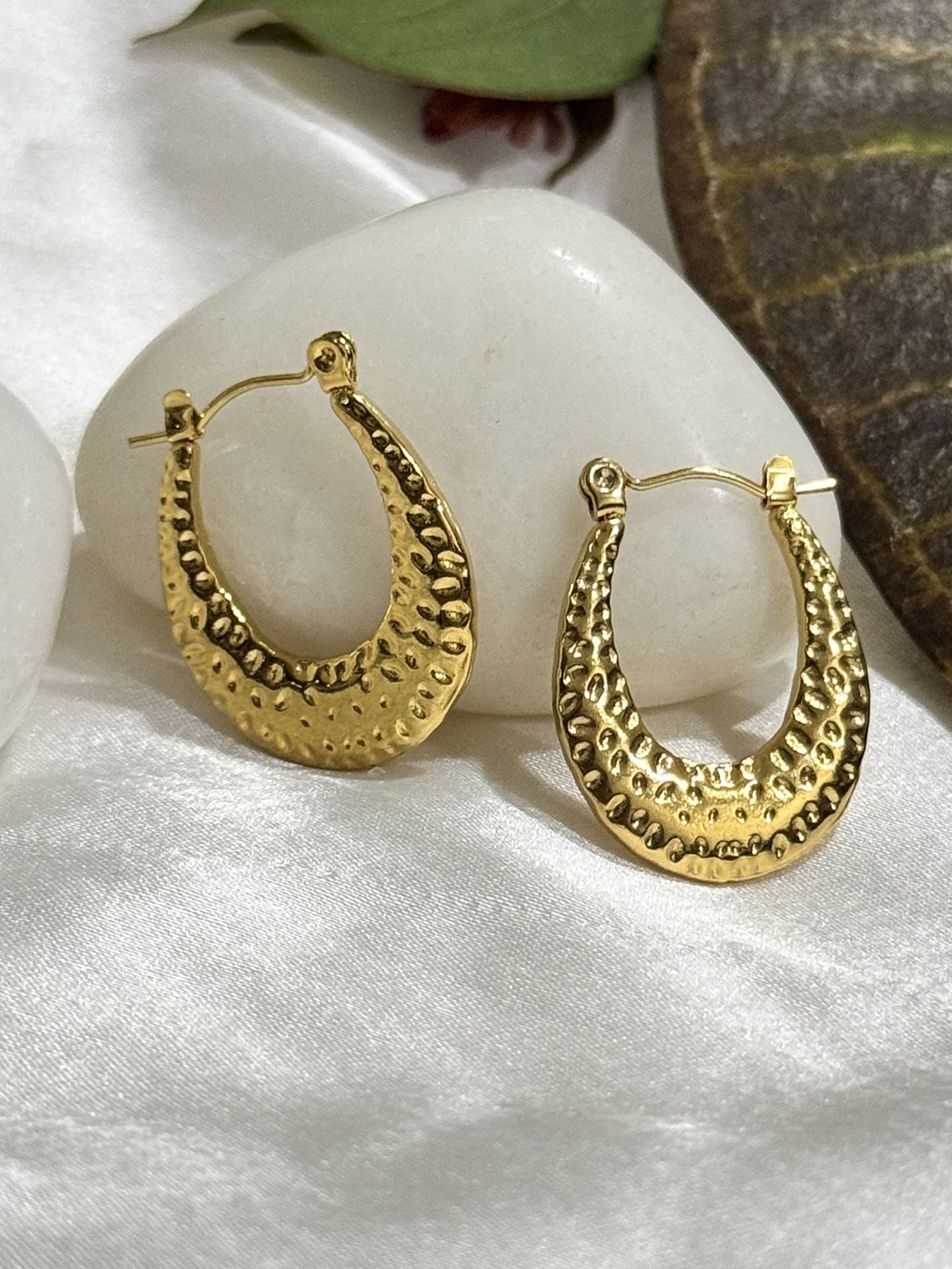 

The Jewellery Tale Contemporary Hoop Earrings, Gold
