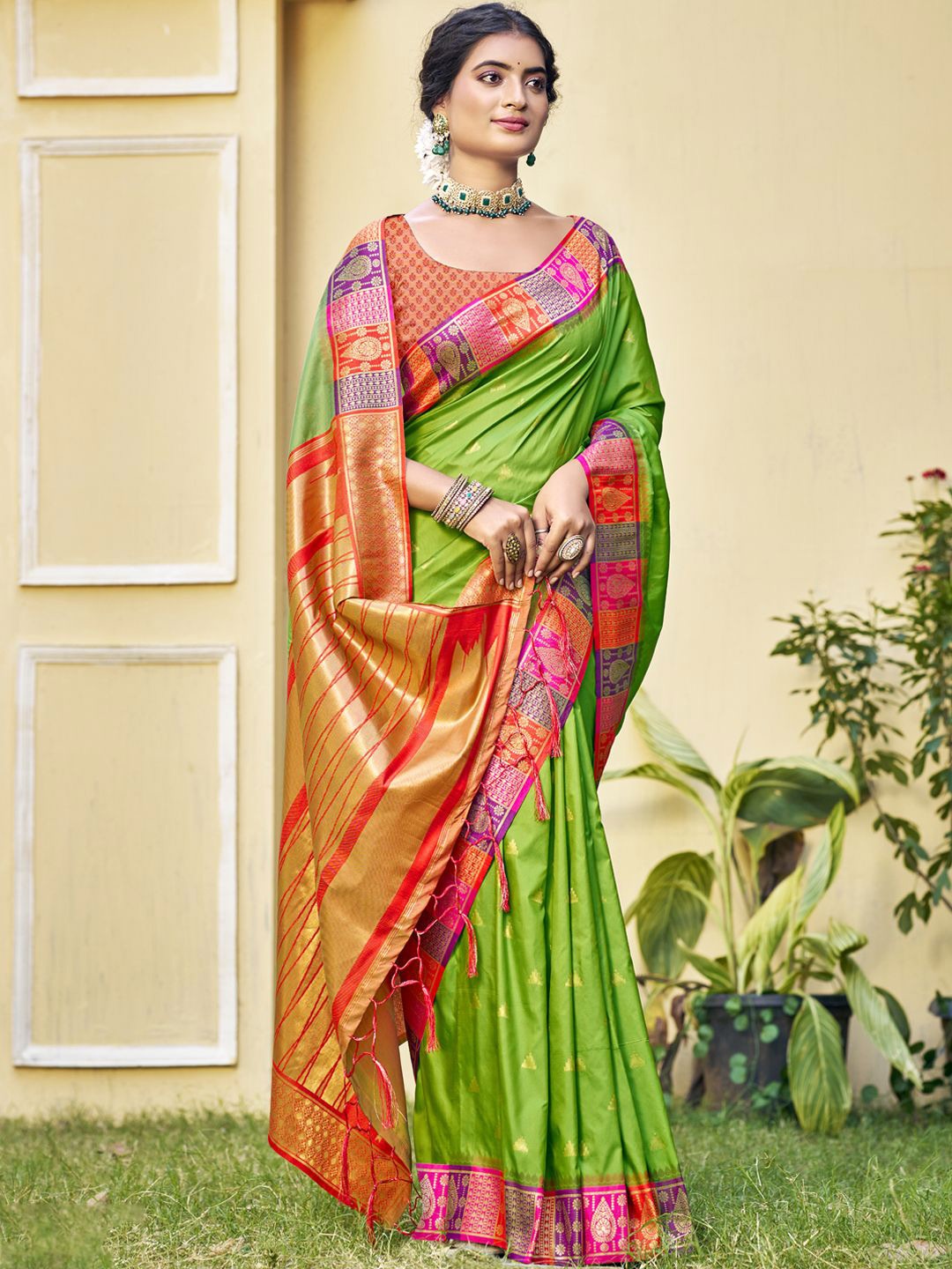 

SANGAM PRINTS Ethnic Motifs Zari Tussar Saree, Sea green