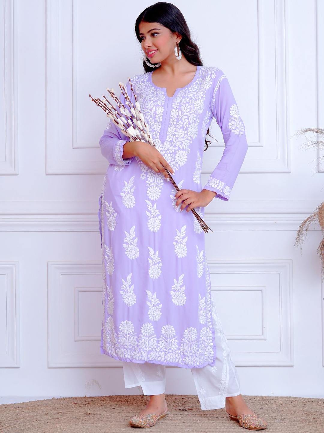 

The Chikan Label Ethnic Motifs Embroidered Chikankari Straight Kurta, Lavender