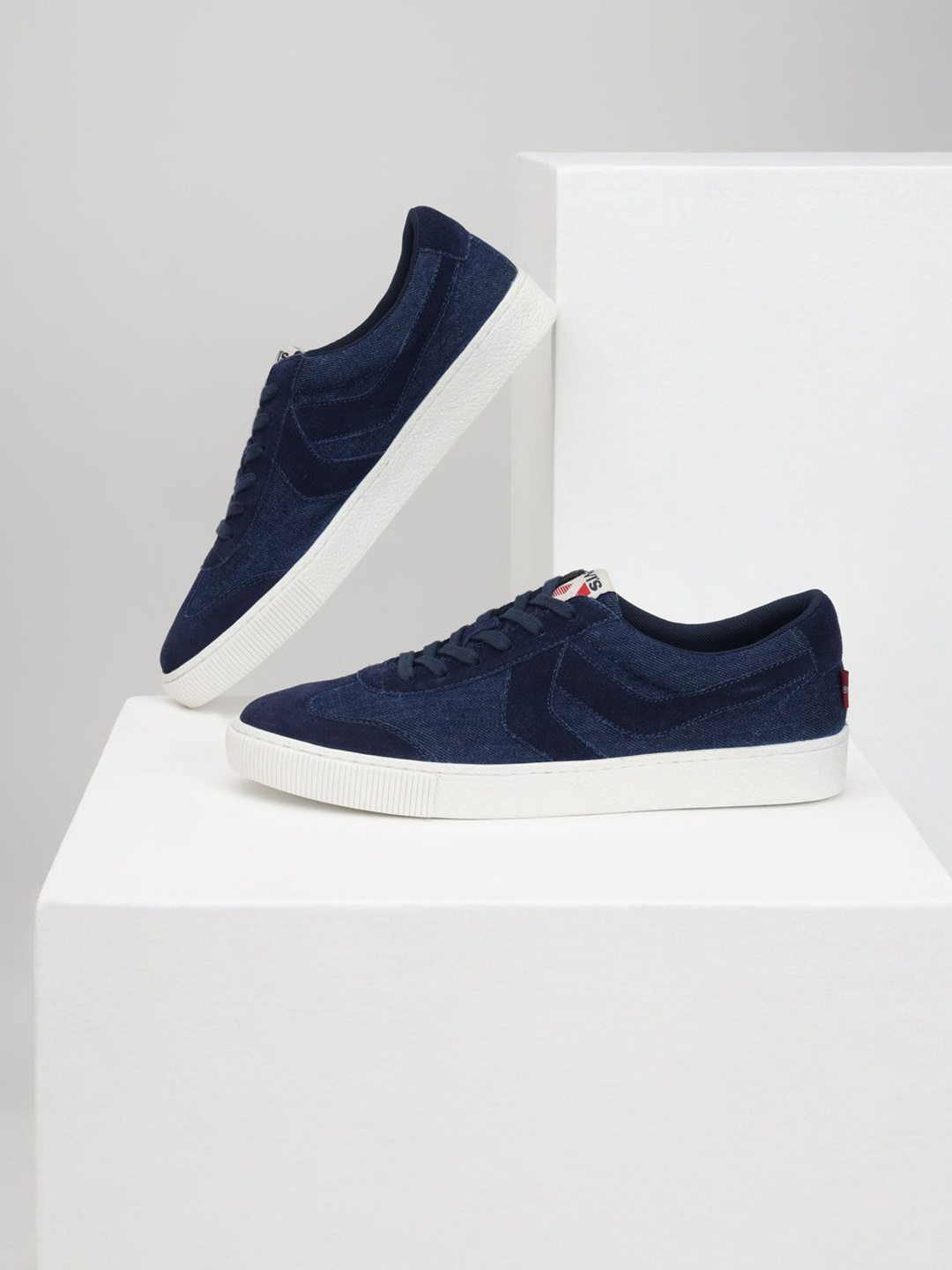 

Levis Men Suede Sneakers, Blue