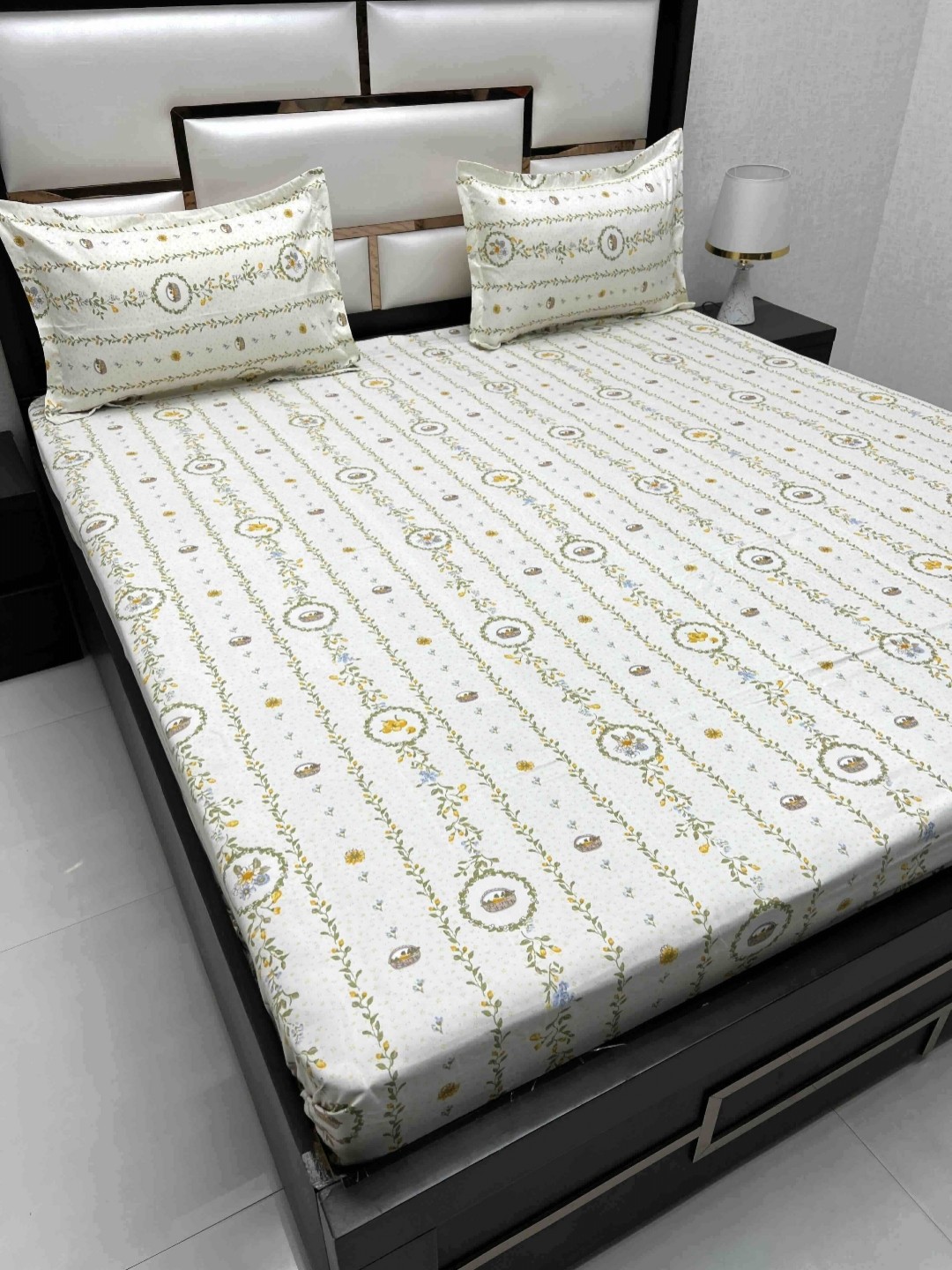 

Pure Decor Queen Size Double Bedsheet With 2 Pillow Covers 2.28m X 2.54m, White