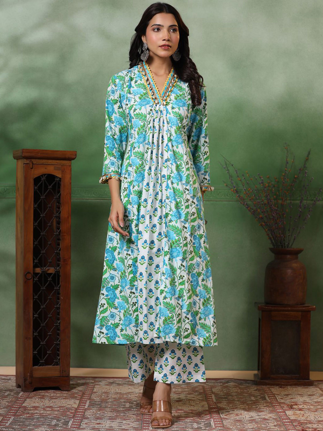 

FASHOR Women Floral Printed Panelled Beads and Stones Pure Cotton Kurta with Palazzos, Green