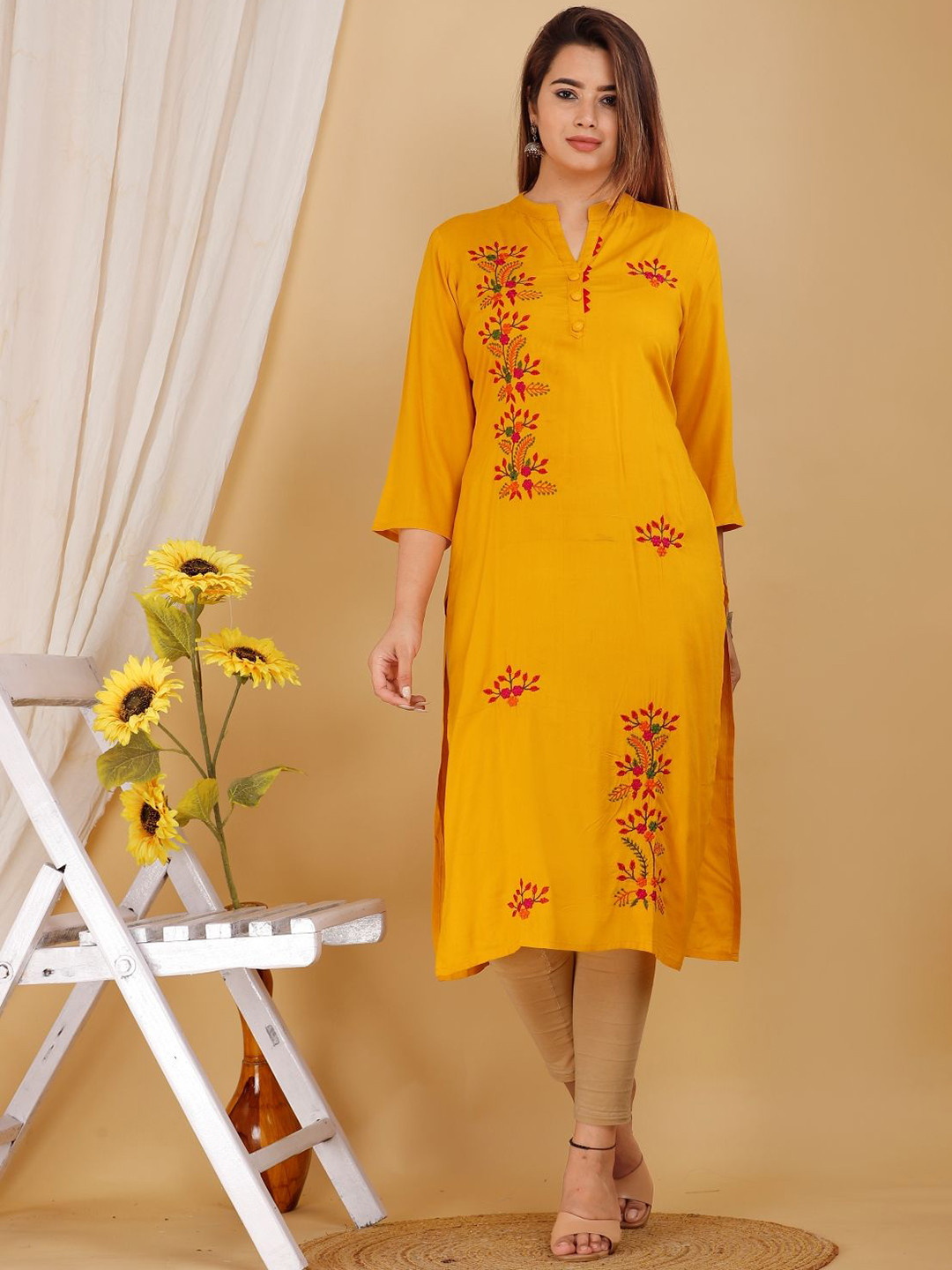 

Mehsoos Women Embroidered Thread Work Kurta, Yellow