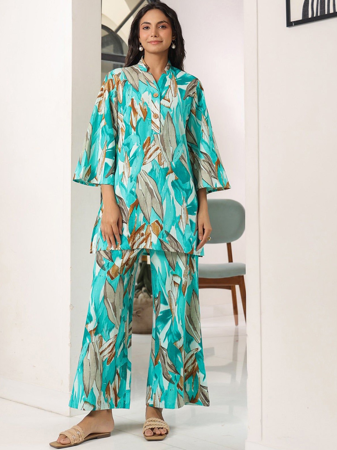 

DressBerry Turquoise Blue Printed Mandarin Collar Three-Quarter Sleeves Top With Palazzo