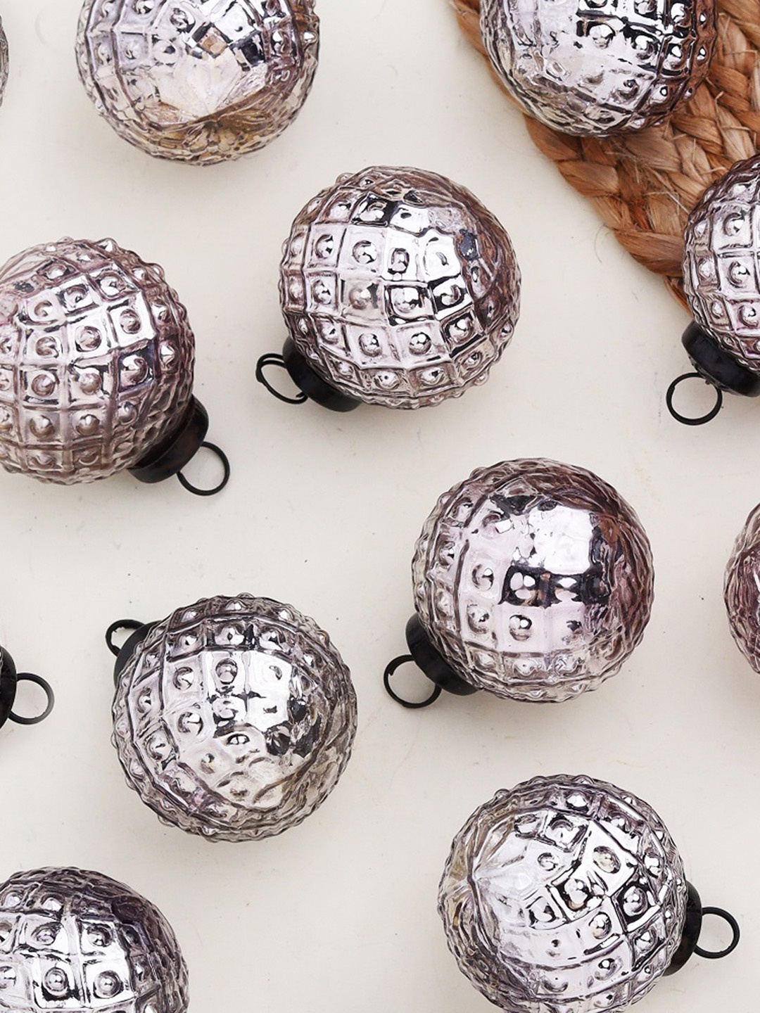 

Indianshelf 12-Pcs Glossy Glass Christmas Tree Decoration, Silver