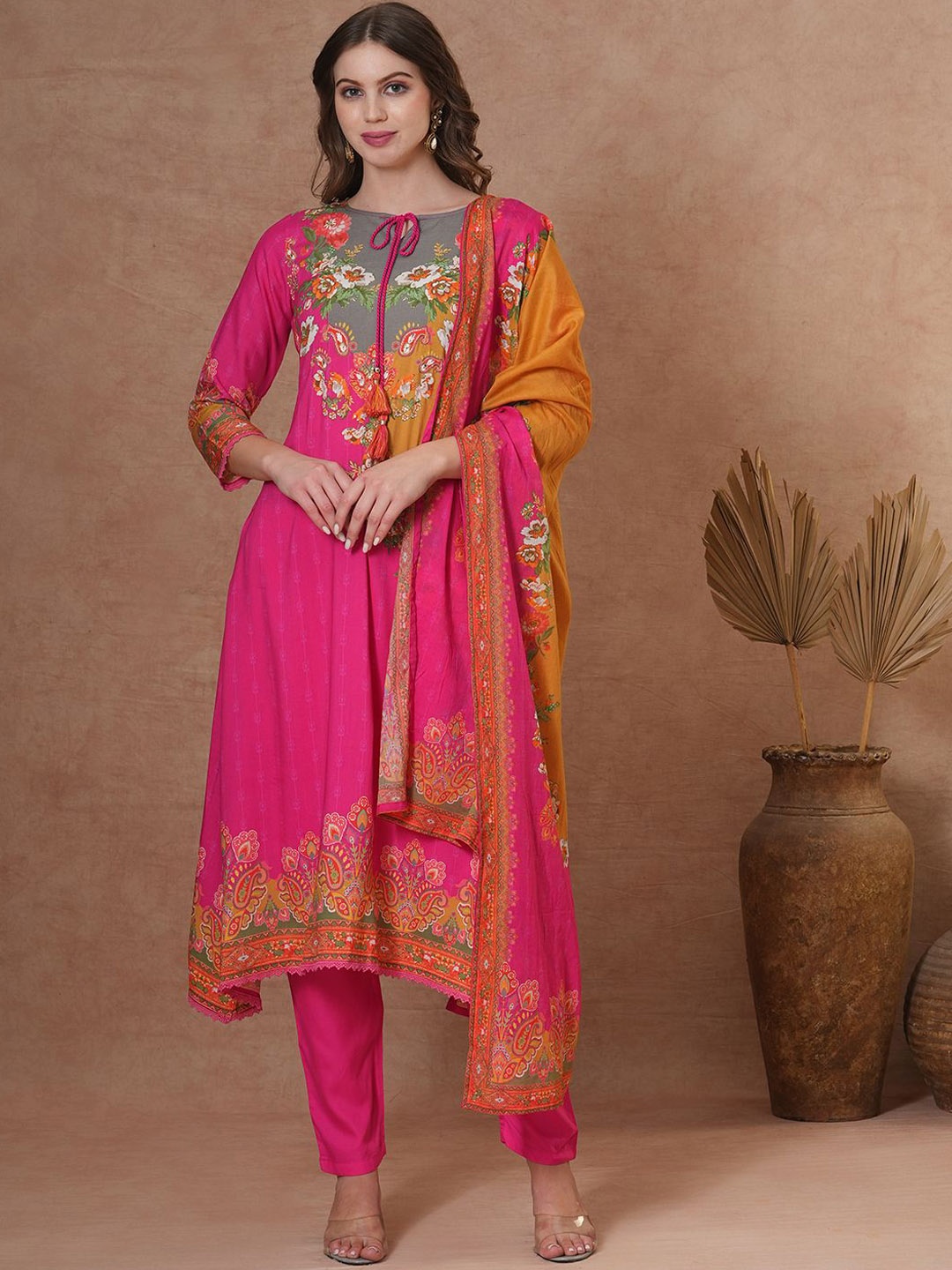 

FASHOR Floral Printed Sequinned Kurta with Trouser & Dupatta, Pink