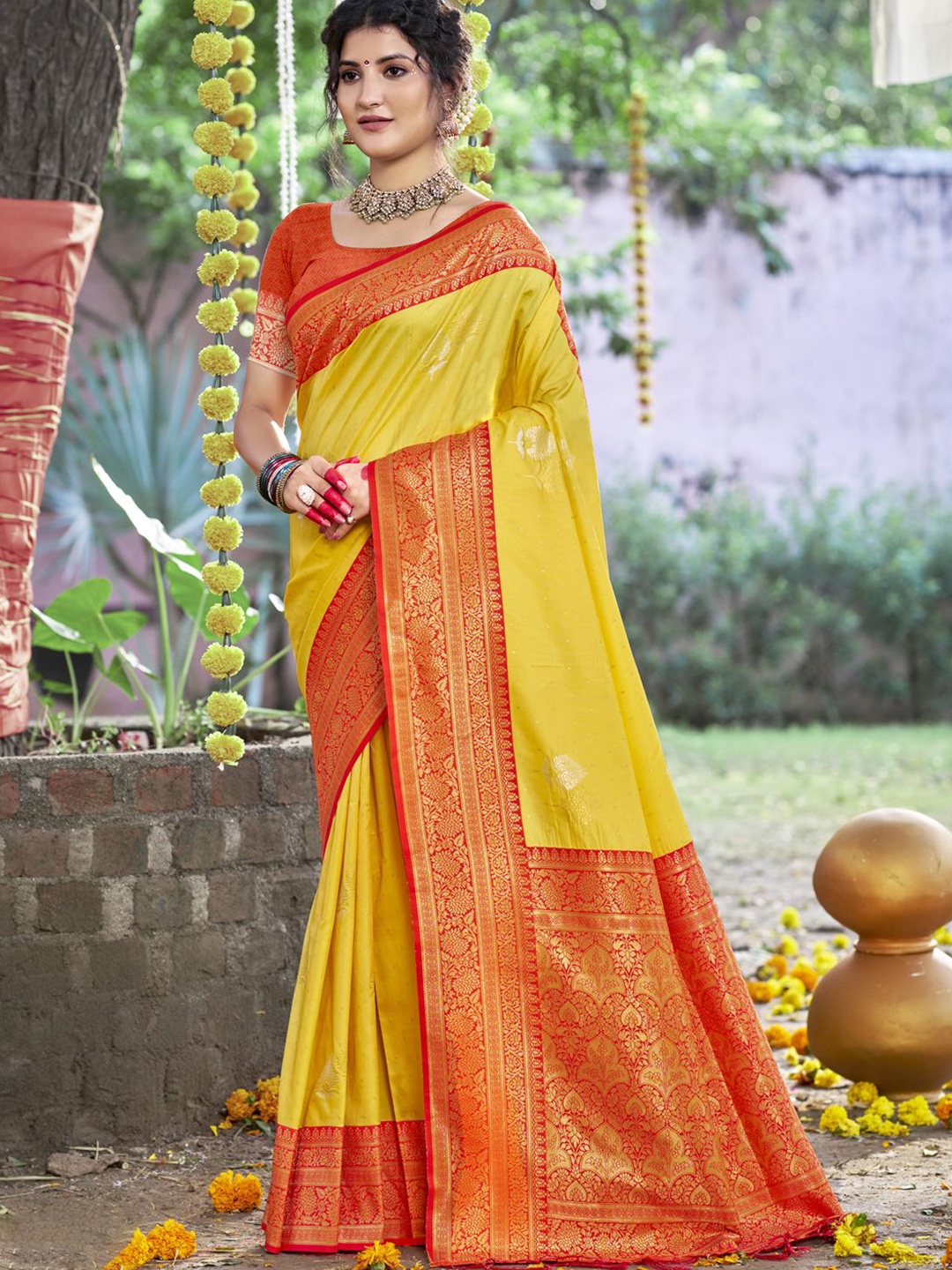 

SANGAM PRINTS Woven Design Zari Handloom Tussar Saree, Yellow