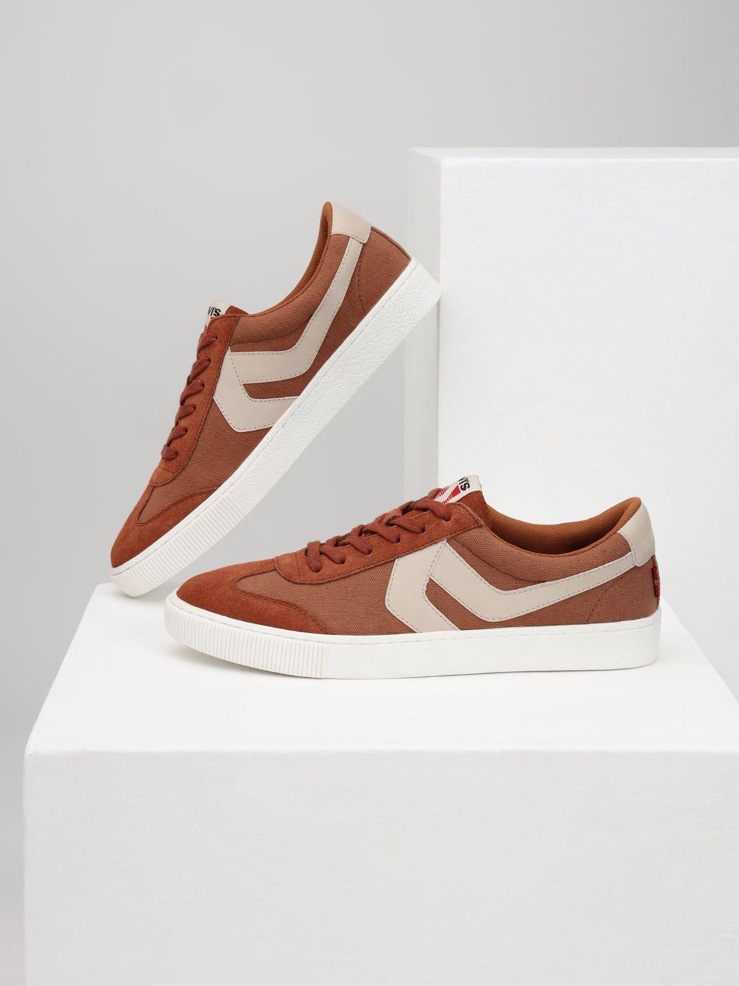 

Levis Men Colourblocked Suede Sneakers, Rust