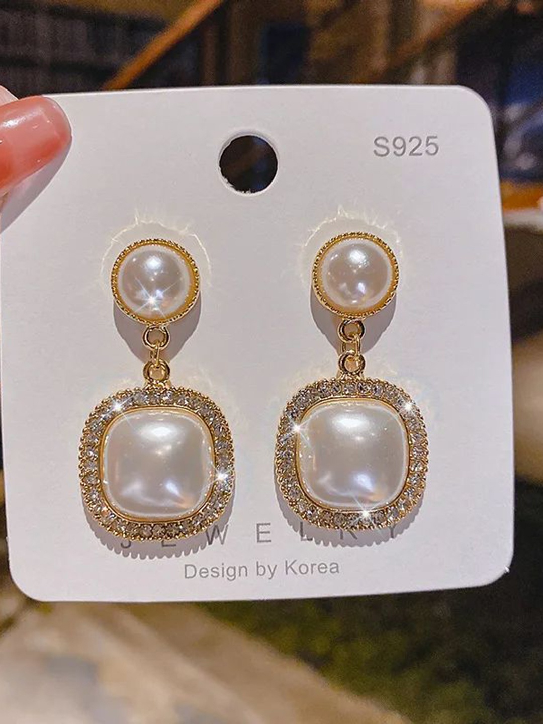 

Celestique Contemporary Studs Earrings, White
