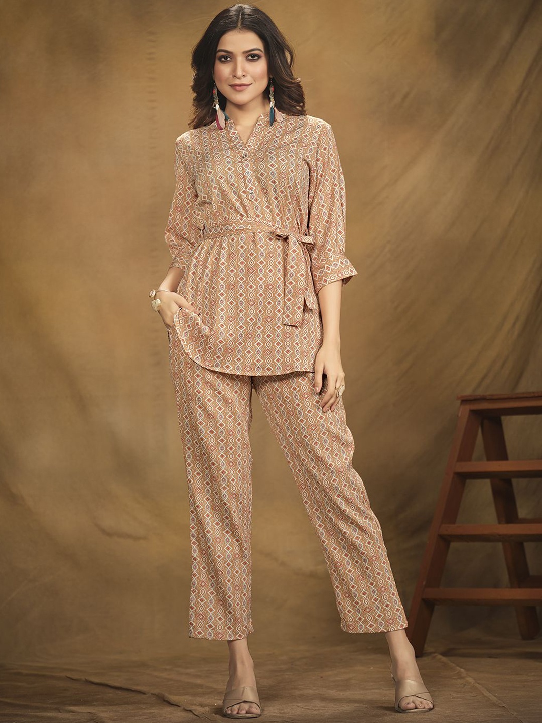 

DressBerry Orange Geometric Printed Mandarin Collar Three-Quarter Sleeves Top With Trouser