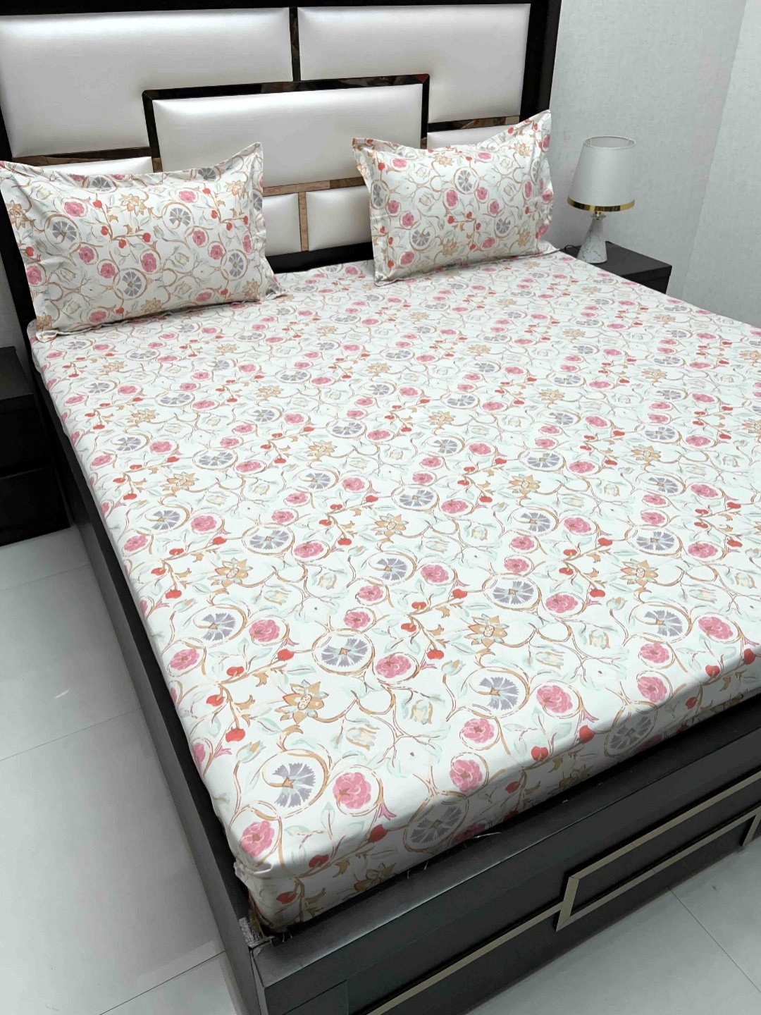 

Pure Decor Queen Size Double Bedsheet With 2 Pillow Covers 2.28m X 2.54m, White