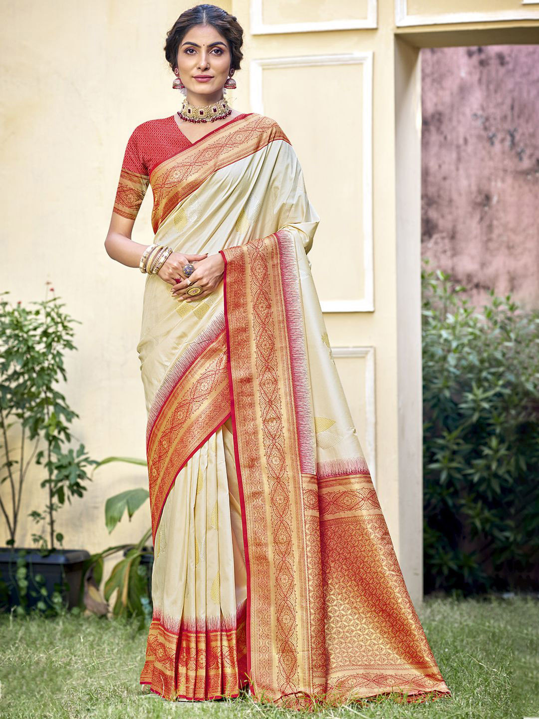 

SANGAM PRINTS Woven Design Zari Tussar Saree, Cream