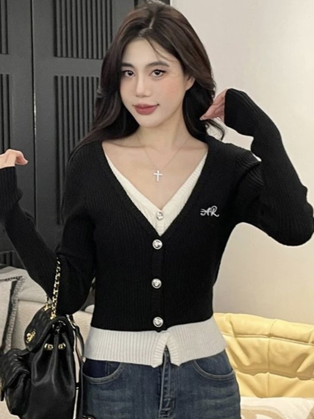 

StyleCast Women V-Neck Long Sleeves Crop Cardigan, Black