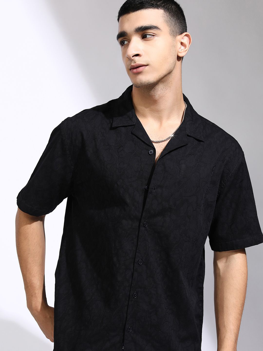 

HIGHLANDER Men Jacquard Textured Cuban Collar Relaxed Shirt, Black