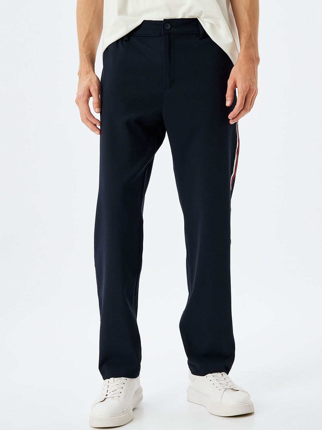 

Koton Men Mid-Rise Regular Trousers, Navy blue