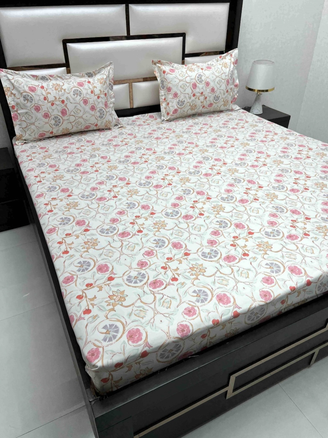 

Pure Decor Queen Size Double Bedsheet With 2 Pillow Covers 2.28m X 2.54m, White
