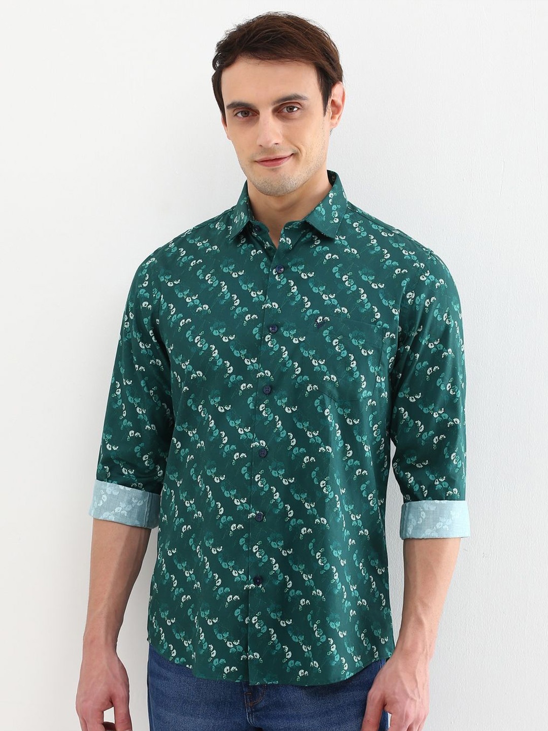 

Allen Solly Men Slim Fit Floral Opaque Printed Casual Shirt, Green