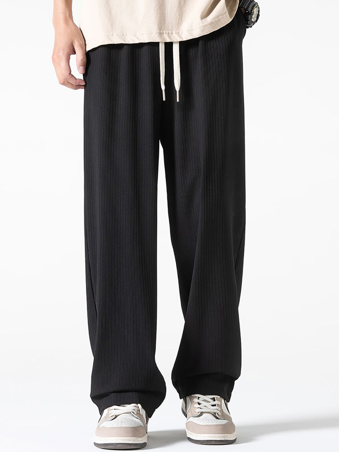 

StyleCast x Revolte Men Loose Fit Mid-Rise Regular Trousers, Black