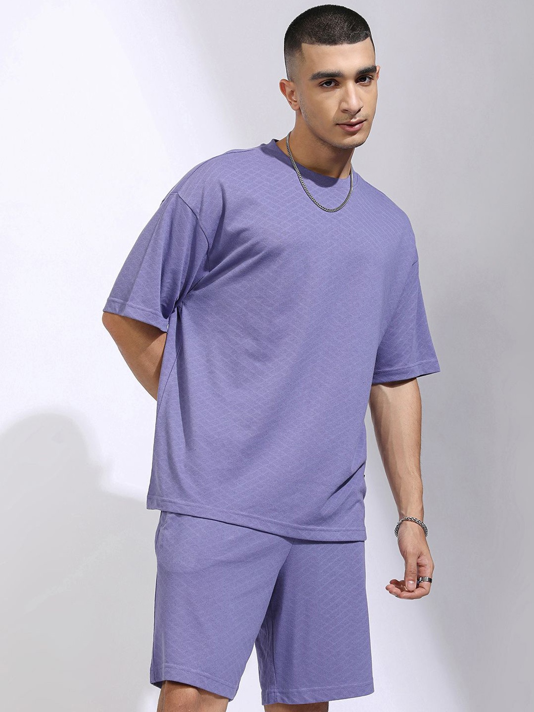 

HIGHLANDER Textured Self Design Oversized T-shirt With Shorts, Purple