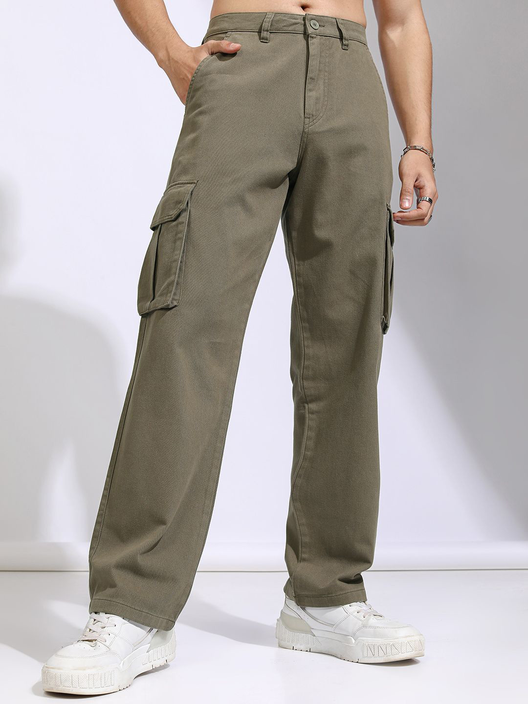 

HIGHLANDER Men Cotton Straight Fit Cargos Trousers, Brown