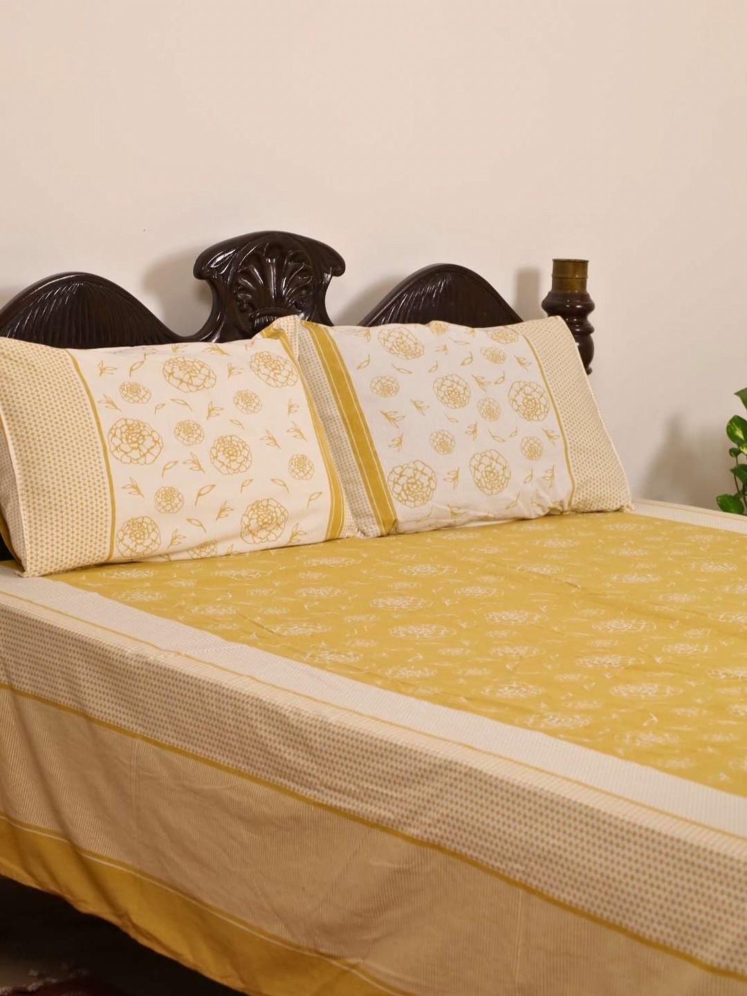 

Peepul Tree Mustard & Cream-Coloured Floral 300 TC Queen Bedsheet with 2 Pillow Covers
