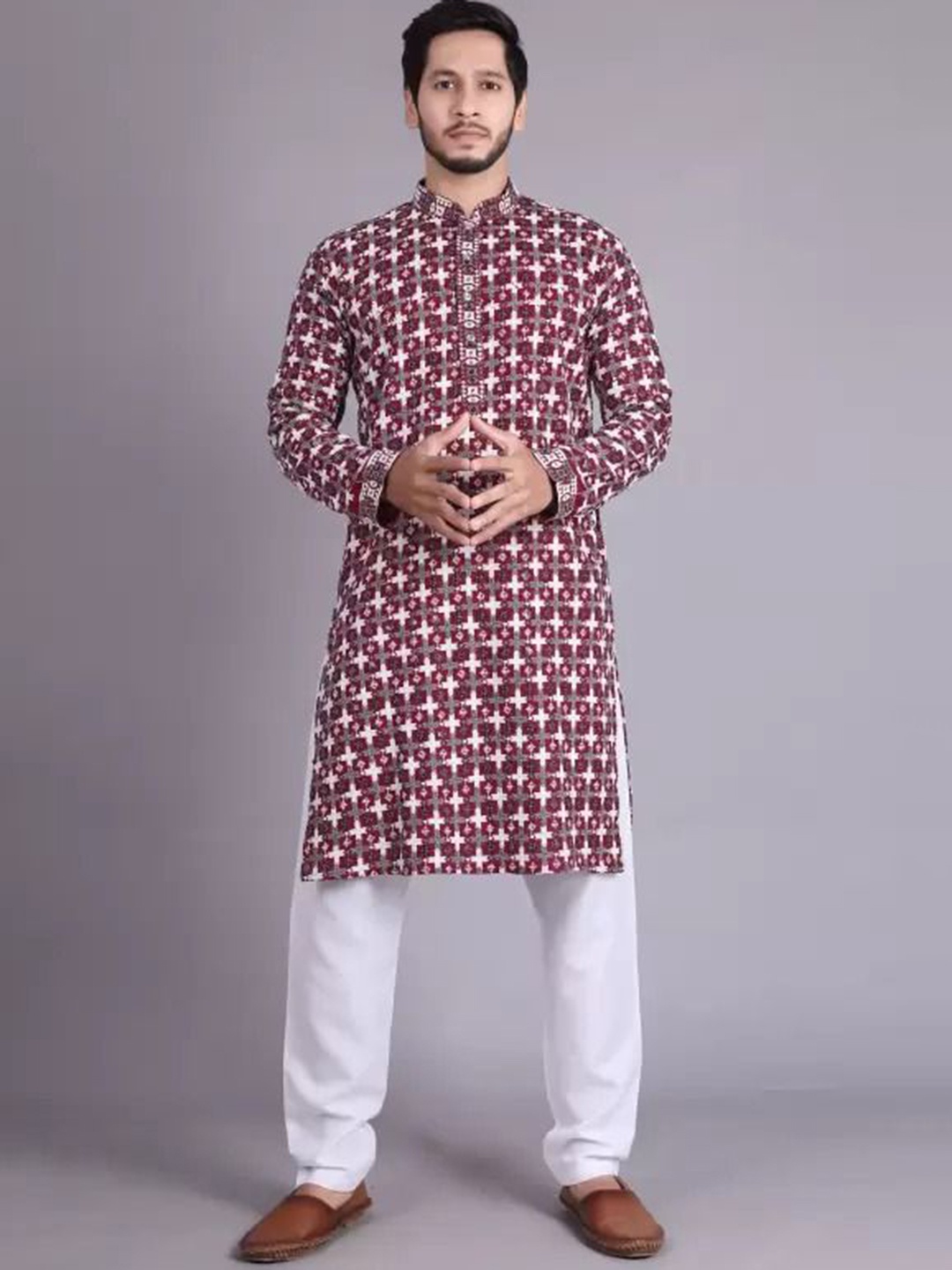 

ALMORA Men Geometric Embroidered Mirror Work Kurta, Maroon