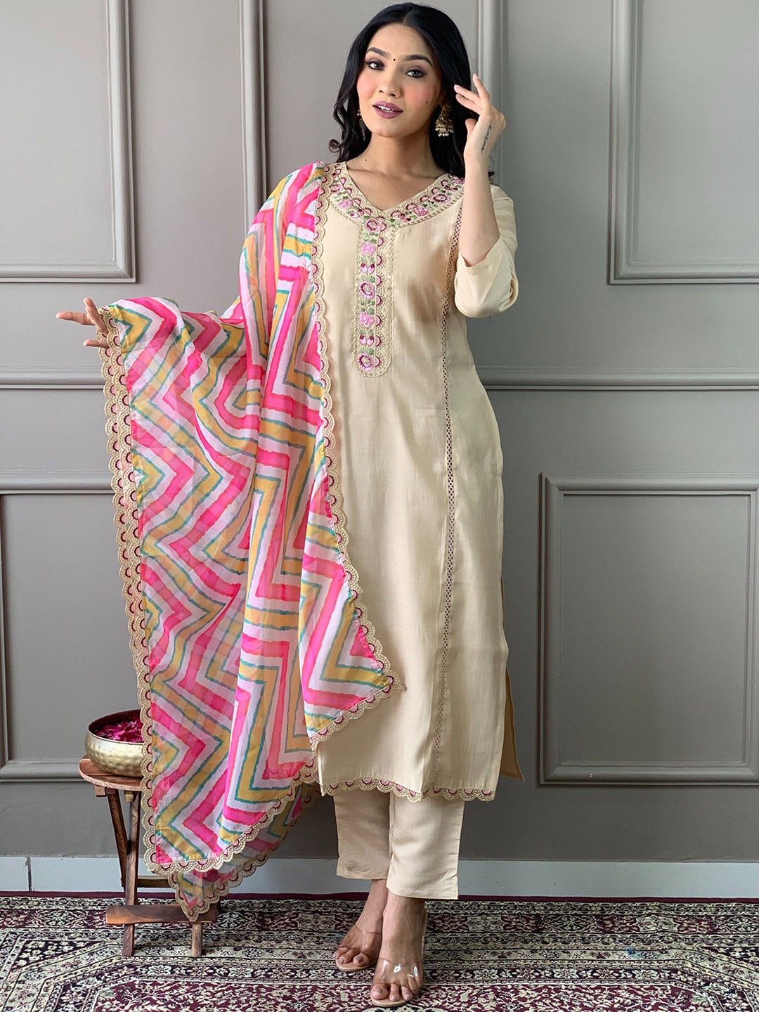 

TWINS LADY Women Ethnic Motifs Embroidered Regular Thread Work Chanderi Silk Kurta with Trousers & With, Nude