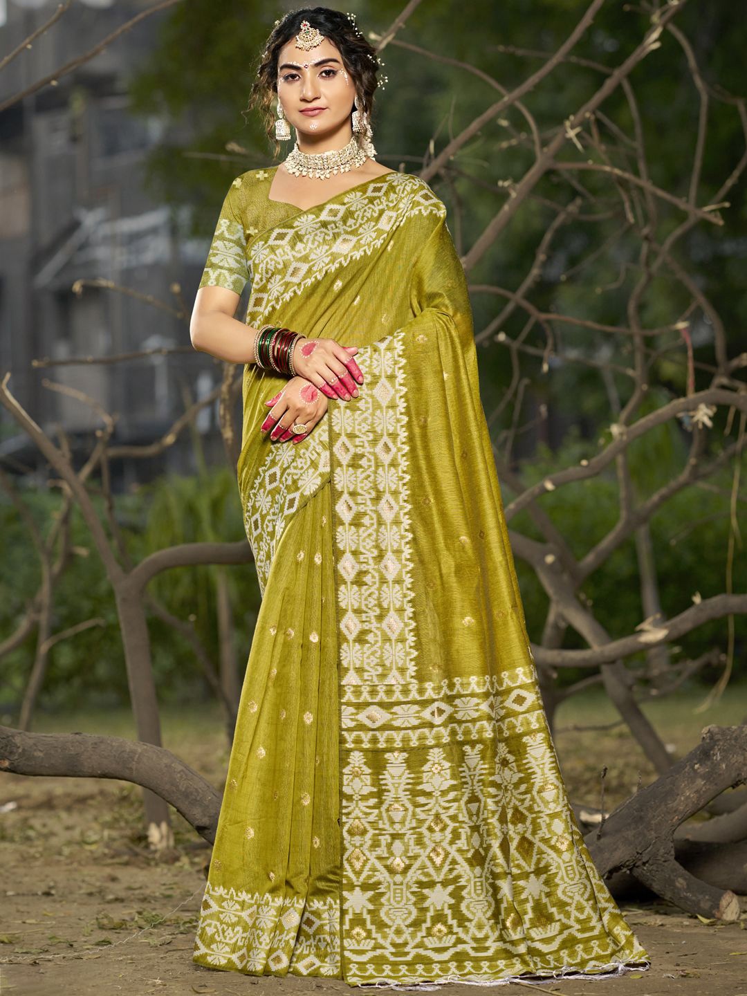 

SANGAM PRINTS Woven Design Zari Tussar Saree, Olive