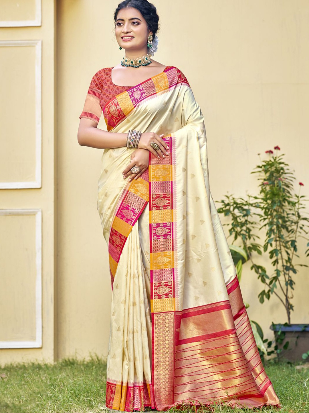 

SANGAM PRINTS Woven Design Zari Tussar Saree, Cream