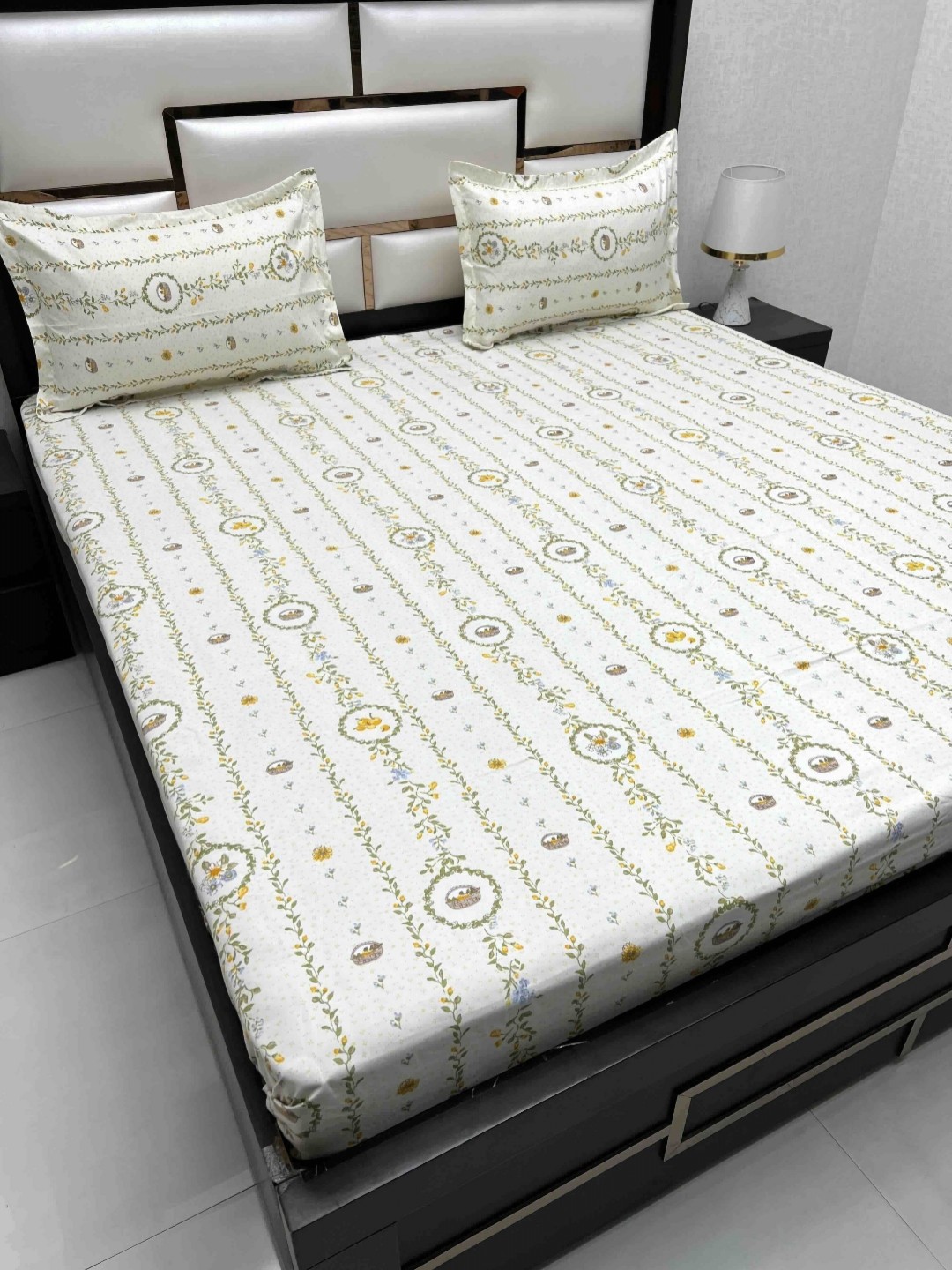 

Pure Decor Queen Size Double Bedsheet With 2 Pillow Covers 2.28m X 2.54m, White