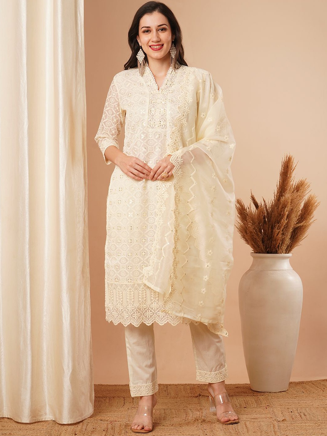 

FASHOR Floral Embroidered Chikankari Kurta with Trouser & Dupatta, Off white