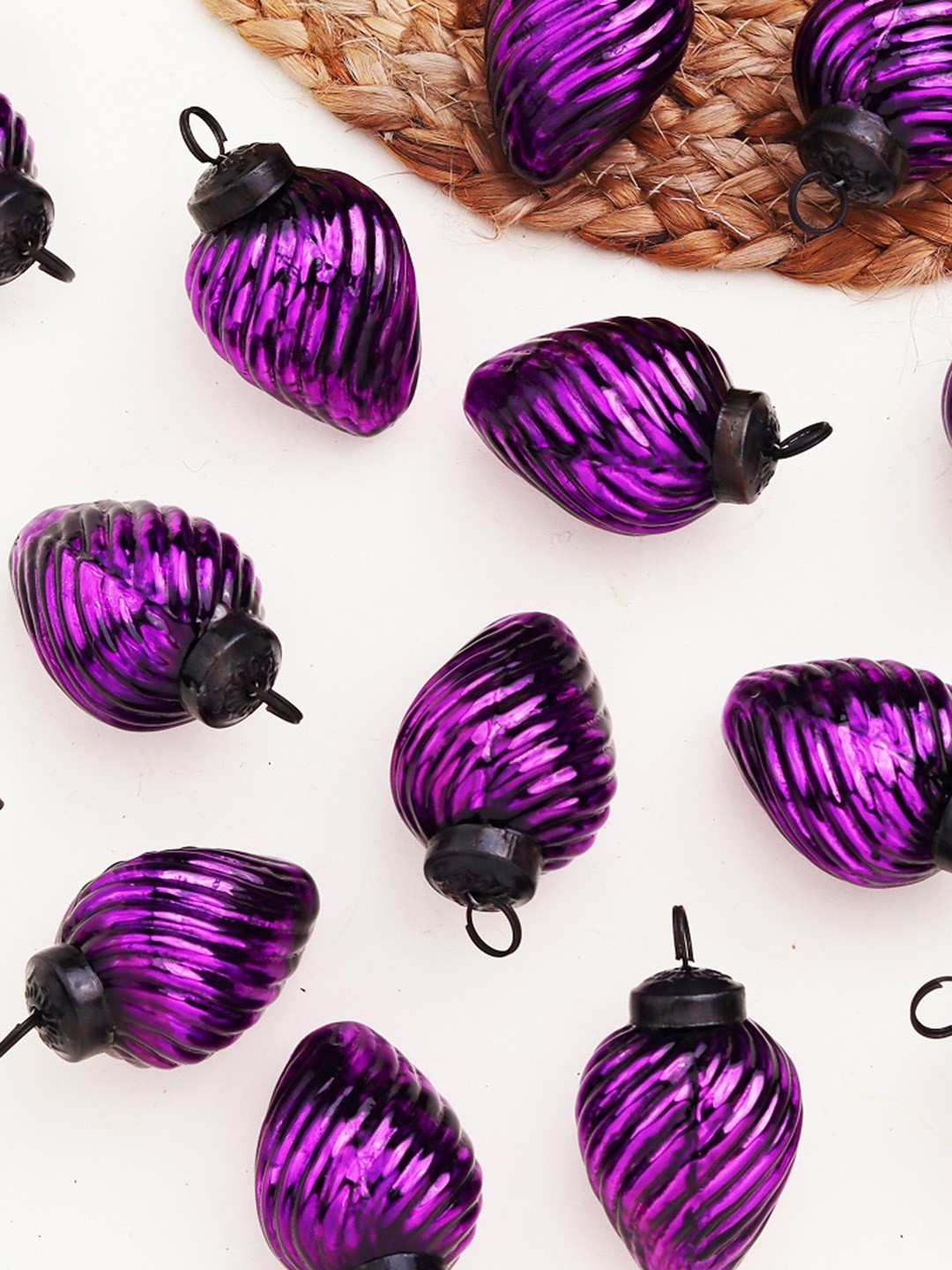 

Indianshelf 12Pcs Purple Textured Glass Christmas Tree Decor