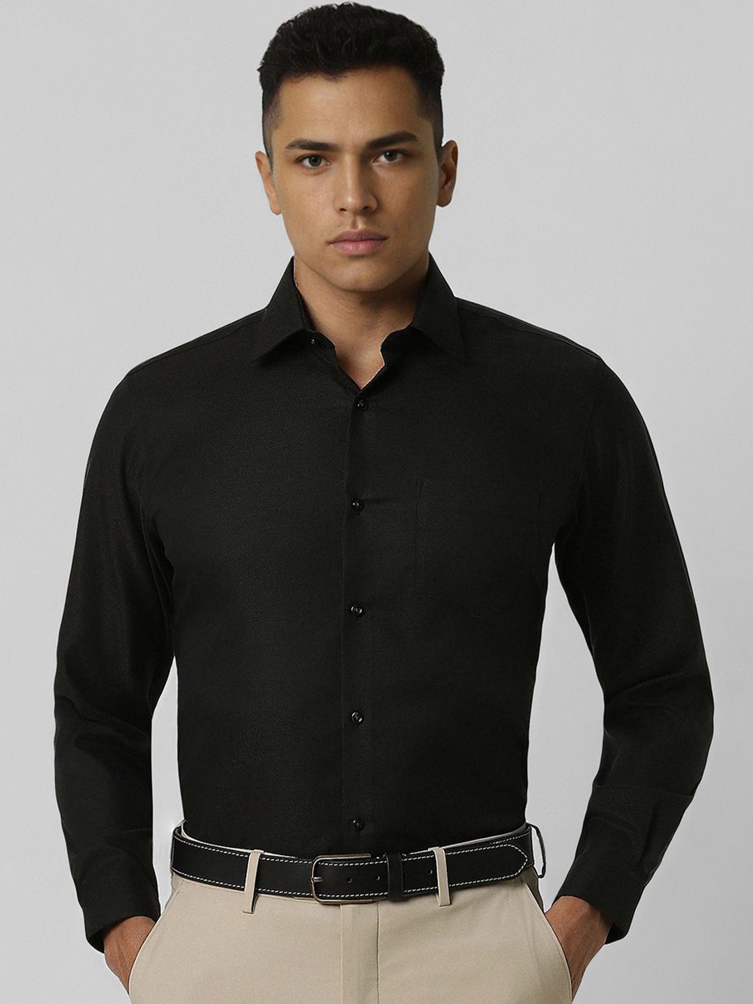 

Van Heusen Men Opaque Formal Shirt, Black