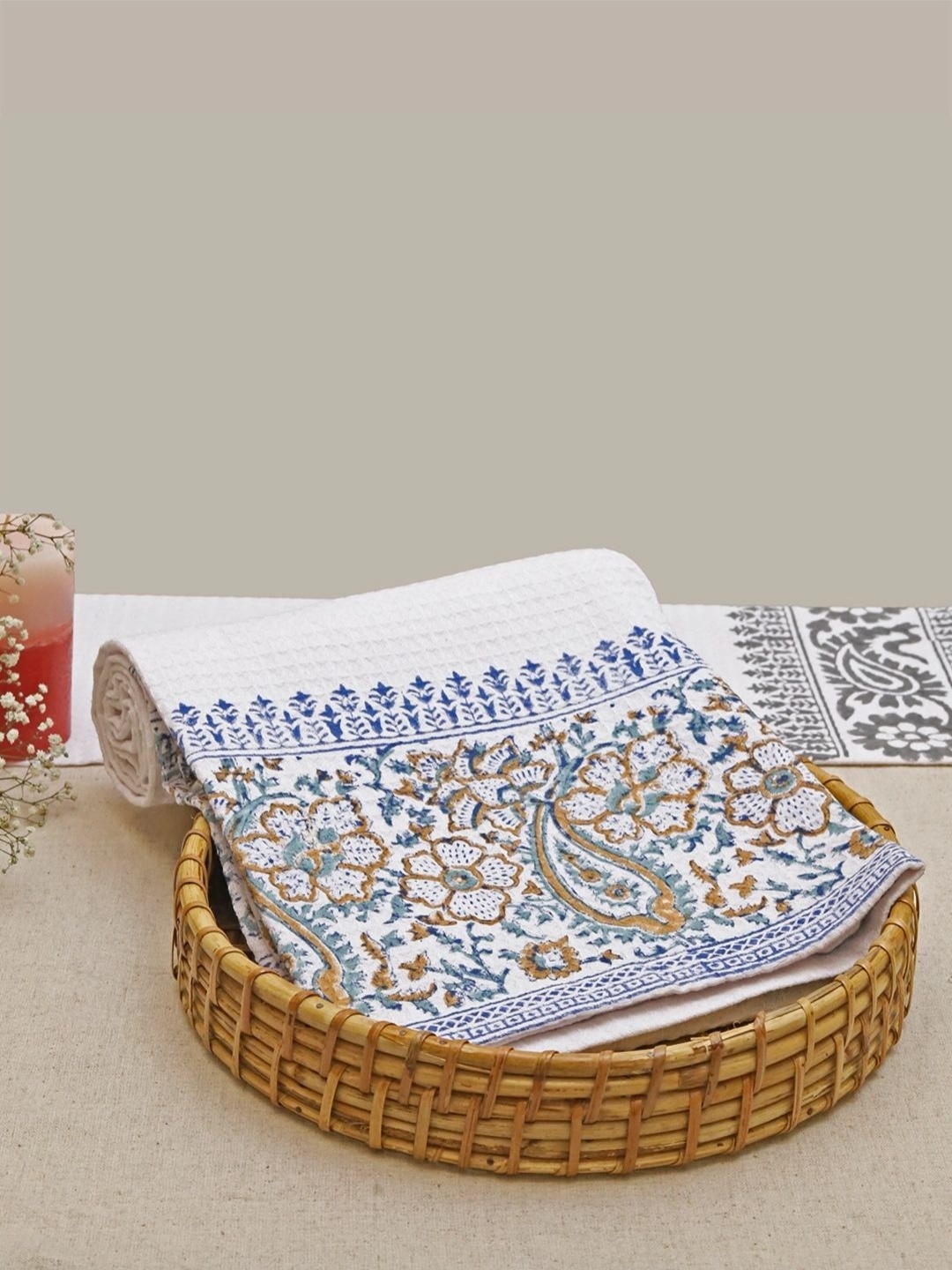 

DESIGN GAATHA Coffee Brown & White Floral Printed Cotton 210 GSM Bath Towel