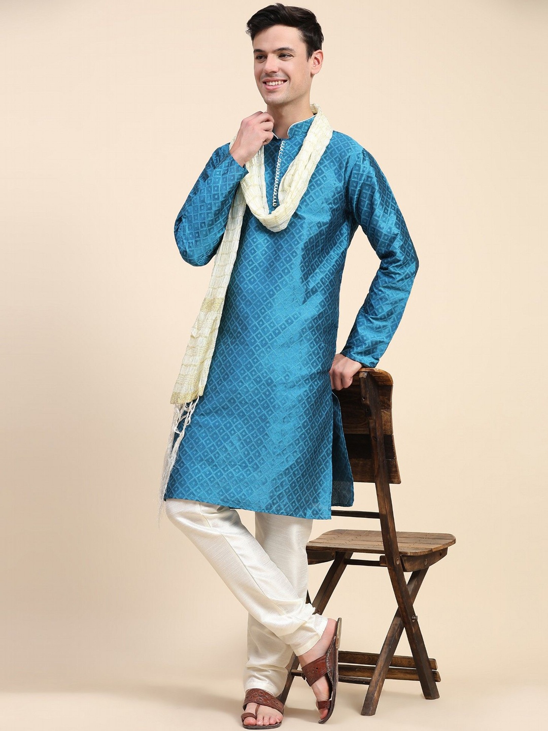 

SKAVIJ Ethnic Motifs Kurta with Pyjama & Dupatta, Turquoise blue