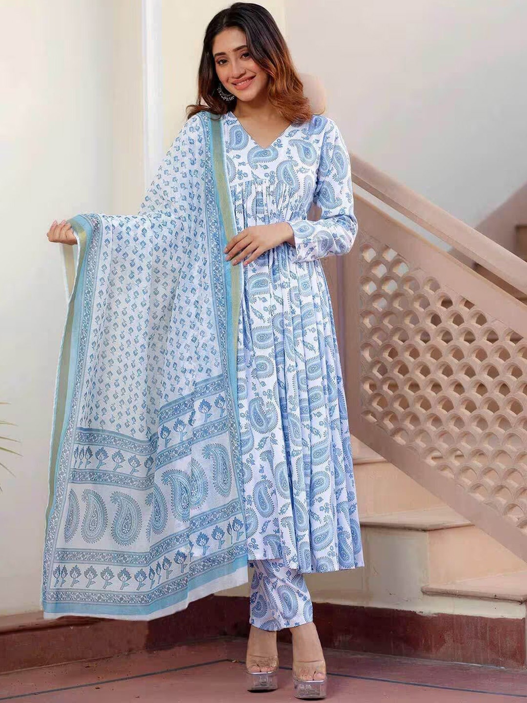 

TARANJAL Paisley Printed V-Neck Anarkali Kurta With Trouser & Dupatta, Blue